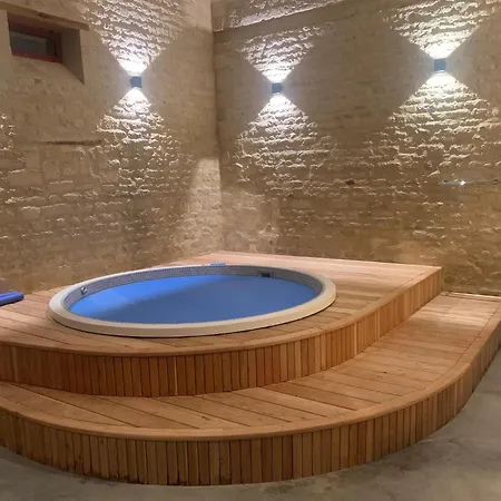 Elegant Normandy Retreat *