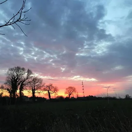 Elegant Normandy Retreat Ferienhaus